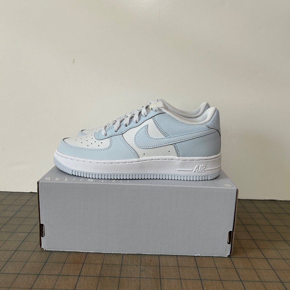 Nike Air Force 1 Low ‘Platinum Tint Alabaster Aura’ GS